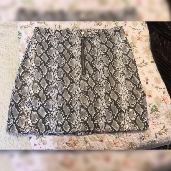Brand new snake skirt by divided H&M - Picture 1 of 2